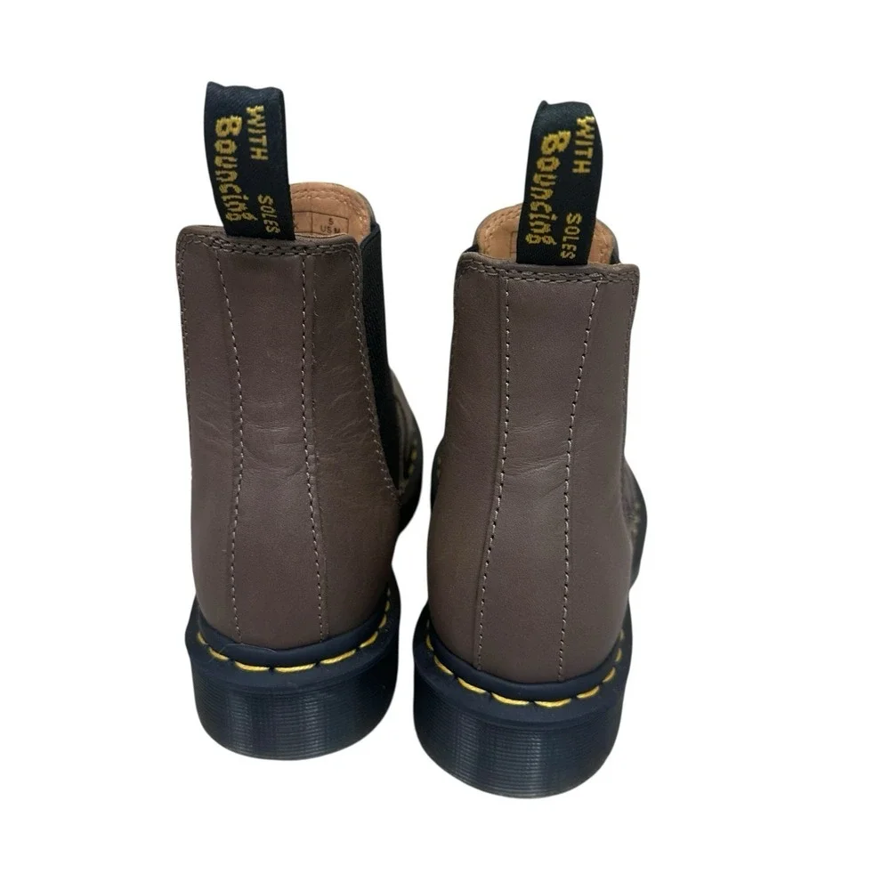 Dr. Martens Chelsea Boot 2976‎ Mens Sz 6 Womens Sz 5 Brown Leather Pull On Lug